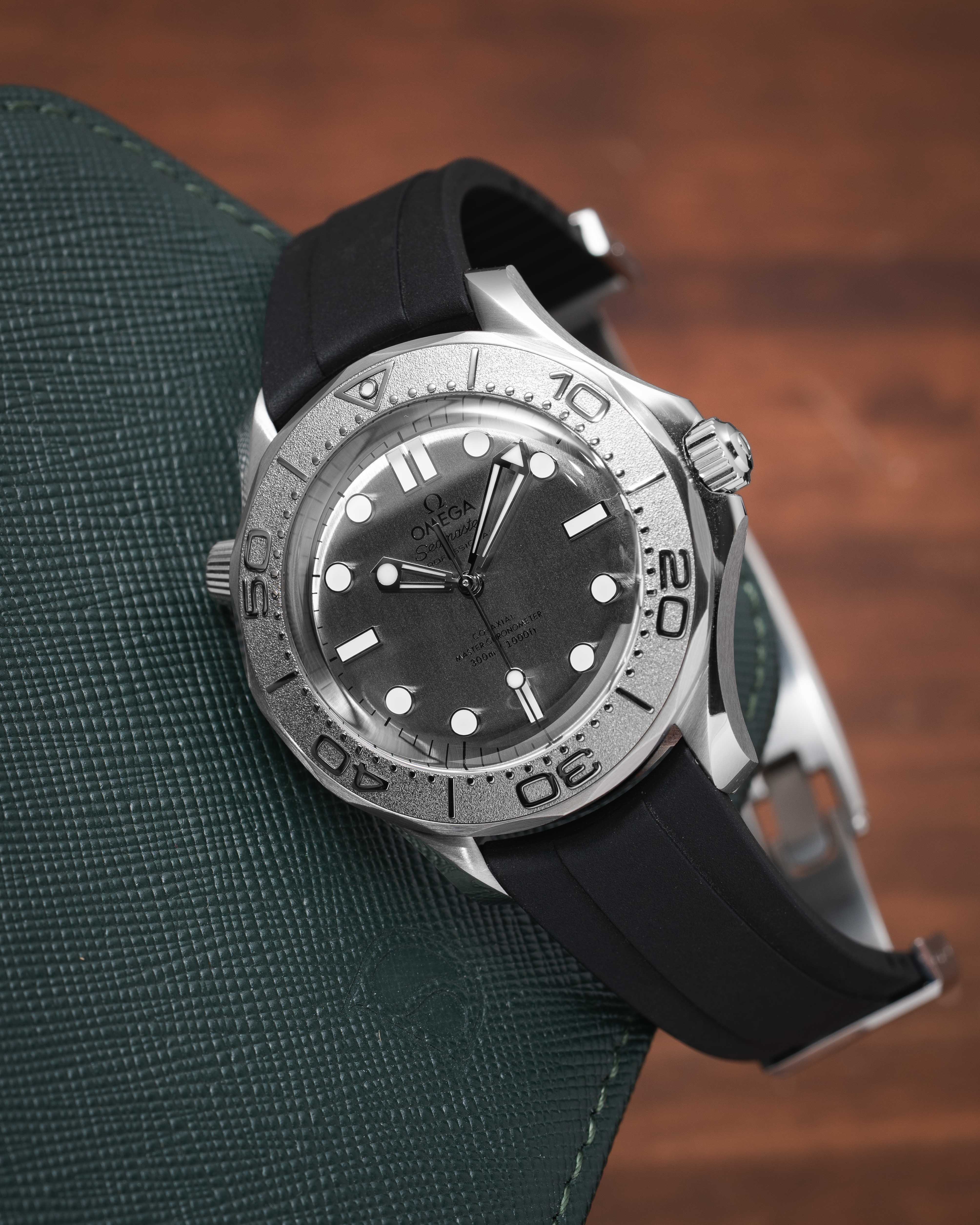 Black Semi-Integrated CTS Rubber Strap - Image 6
