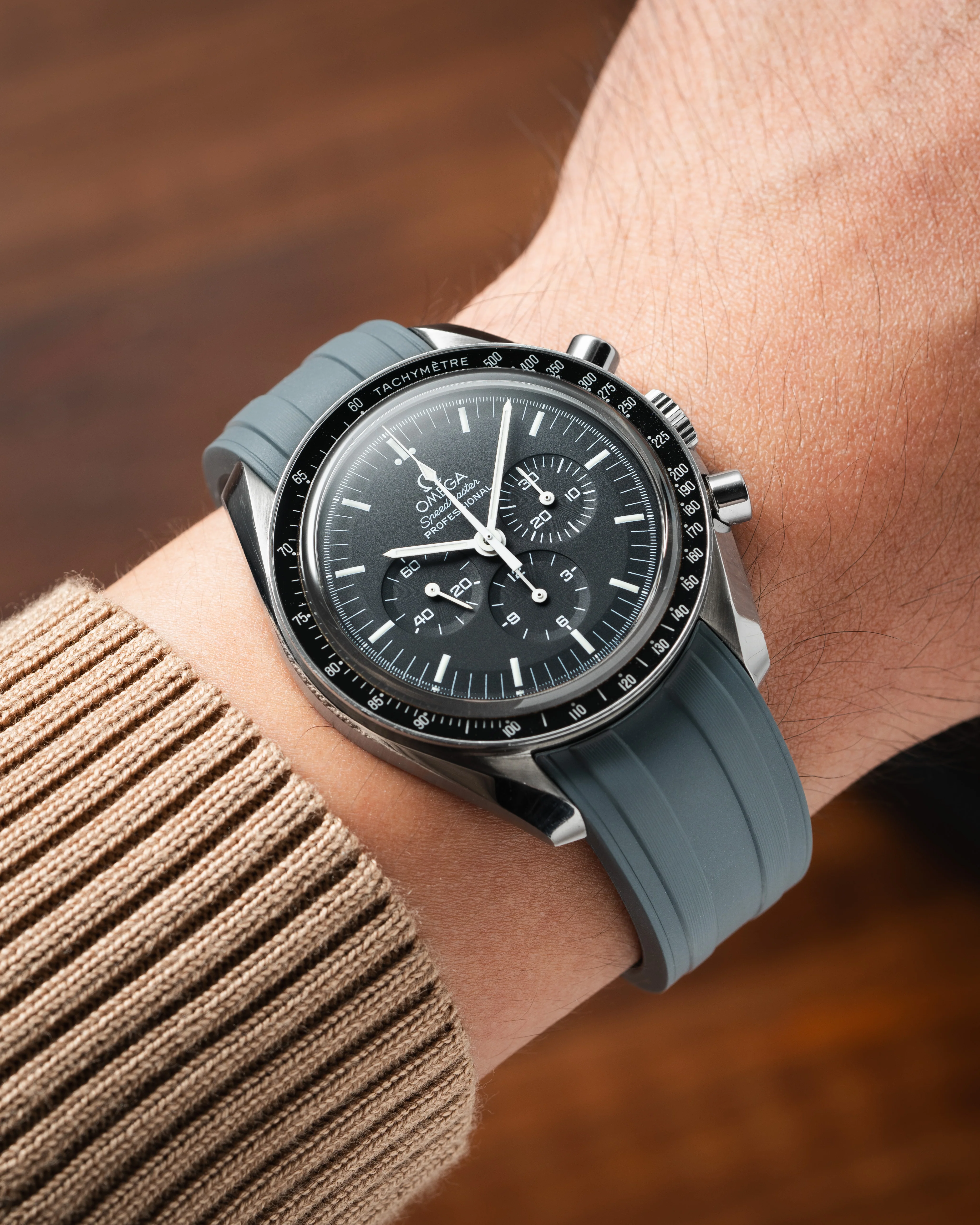 Grey CTS Rubber Strap for Omega Speedmaster & Swatch MoonSwatch - Image 3